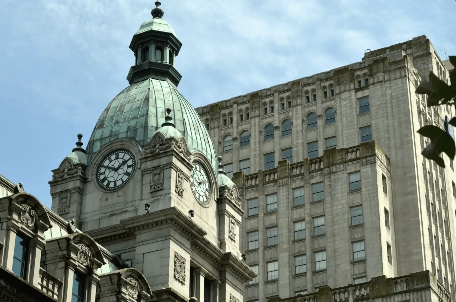 Sinclair Tower in Vancouver: dome in green patinated copper, two decades after completion
